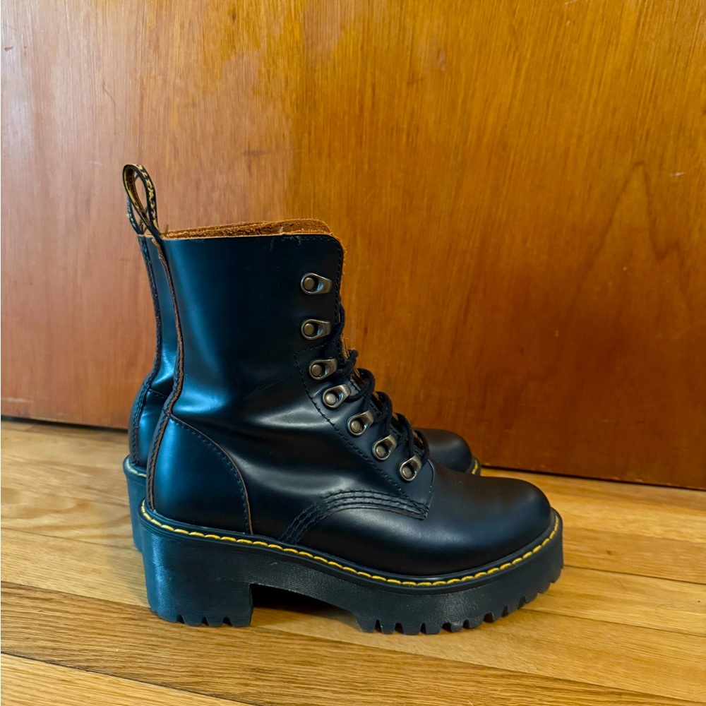 Dr. Marten’s Leona Platform Boot Size 7
